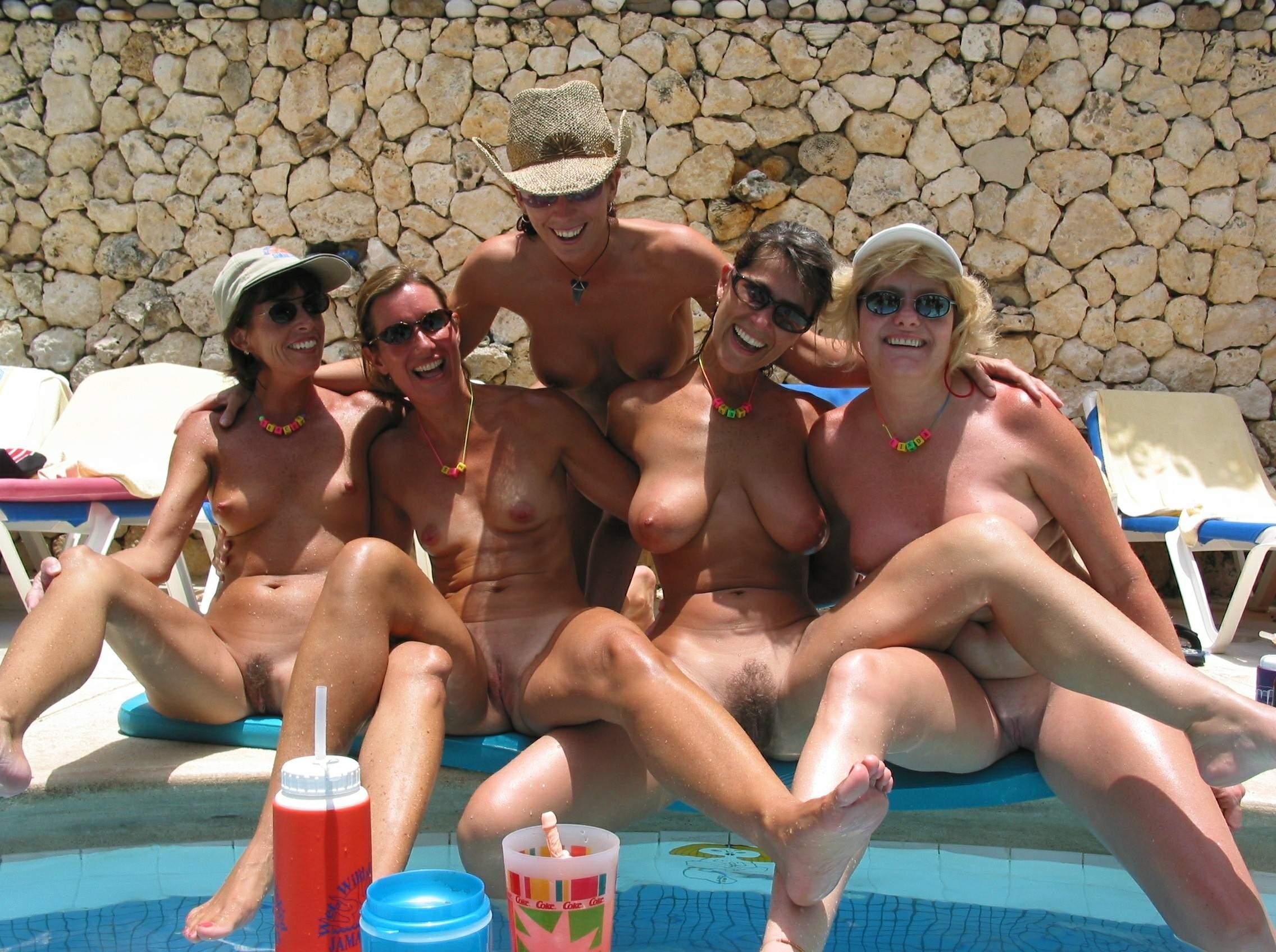 pic of Selina together with her horny gfs near the pool